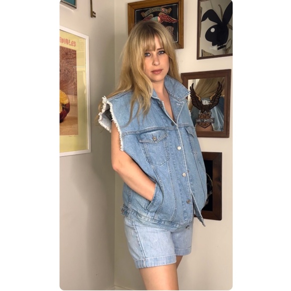 Vintage International Denim Light Wash Vest • Button Front • Trucker Fit - M/L - Picture 8 of 10